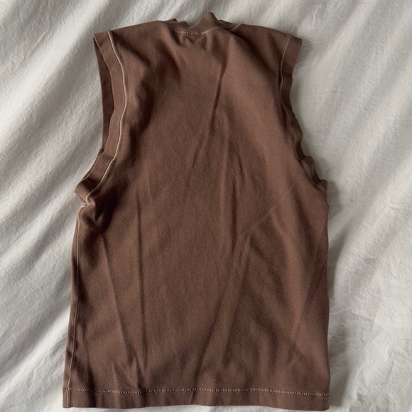 SKIMS Stretch Cotton Jersey Mock Neck Tank In Umber - Picture 4 of 4